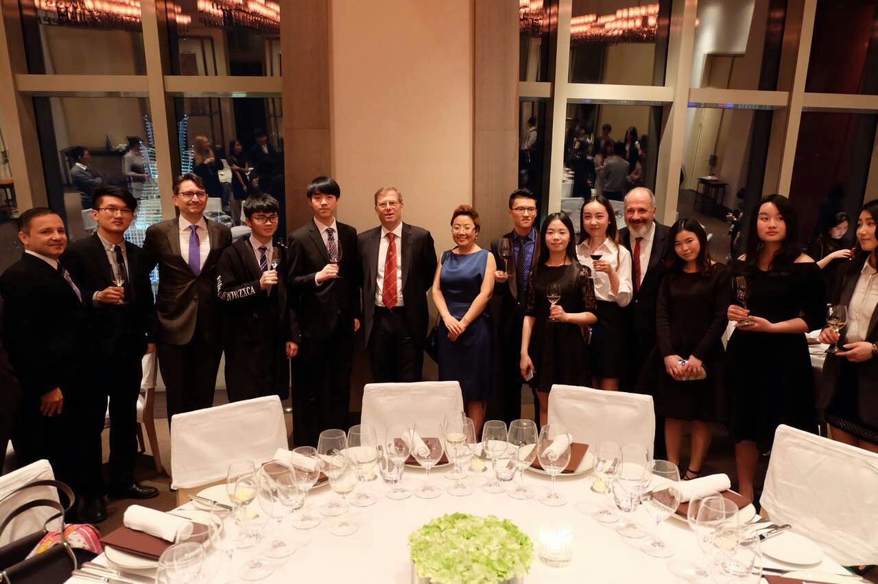 左二:崔江浩,左三:法国驻沪总领事柯瑞宇(Axel Cruau),左四:蔡跃强;左五:王钲清.jpg 左二:崔江浩,左三:法国驻沪总领事柯瑞宇(Axel Cruau),左四:蔡跃强;左五:王钲清.jpg