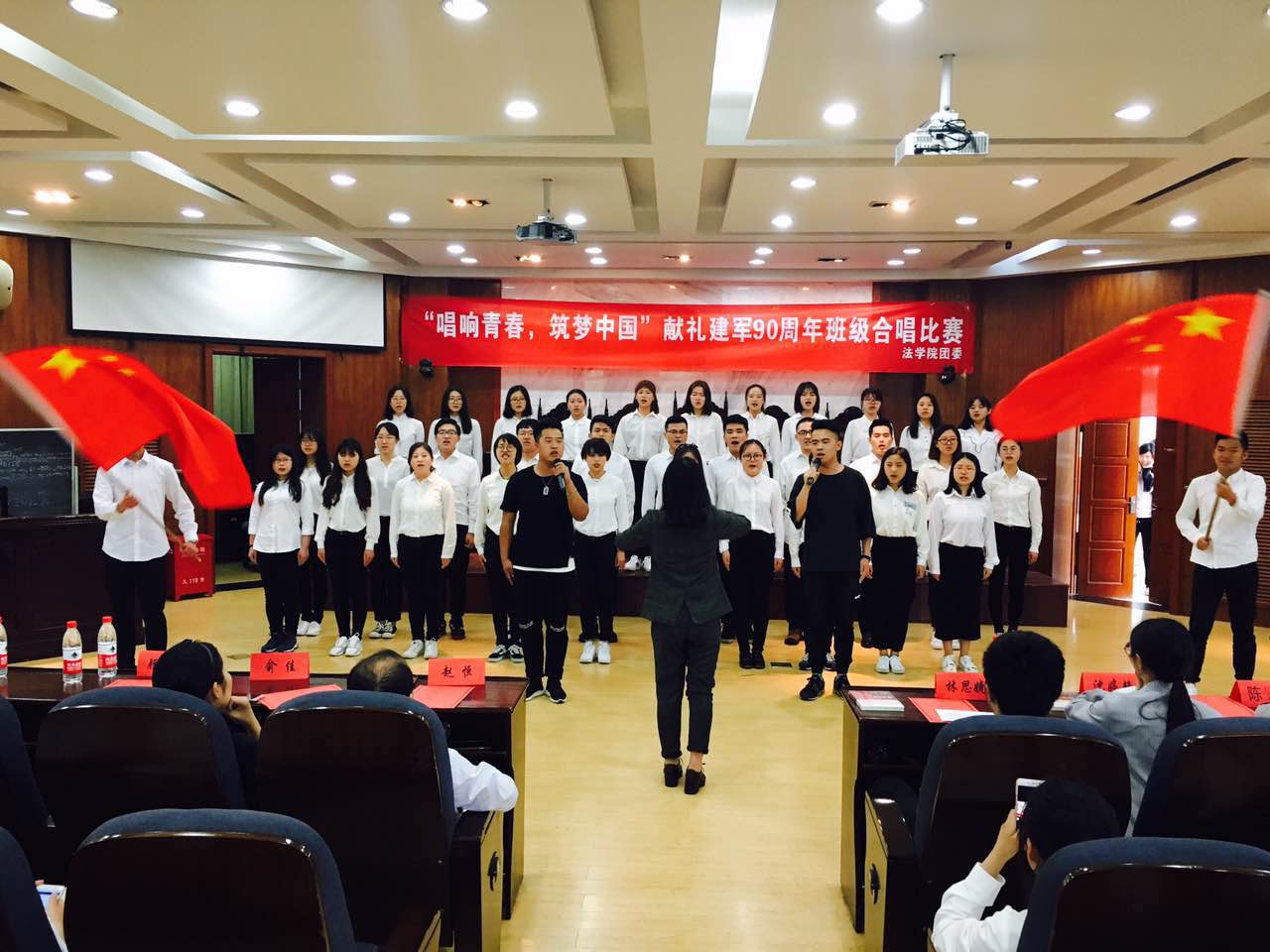 法学院合唱1.jpg